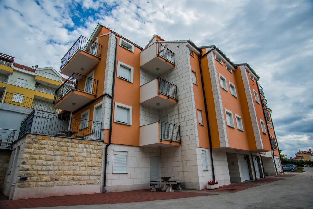 Apartments Nina Promajna Bagian luar foto