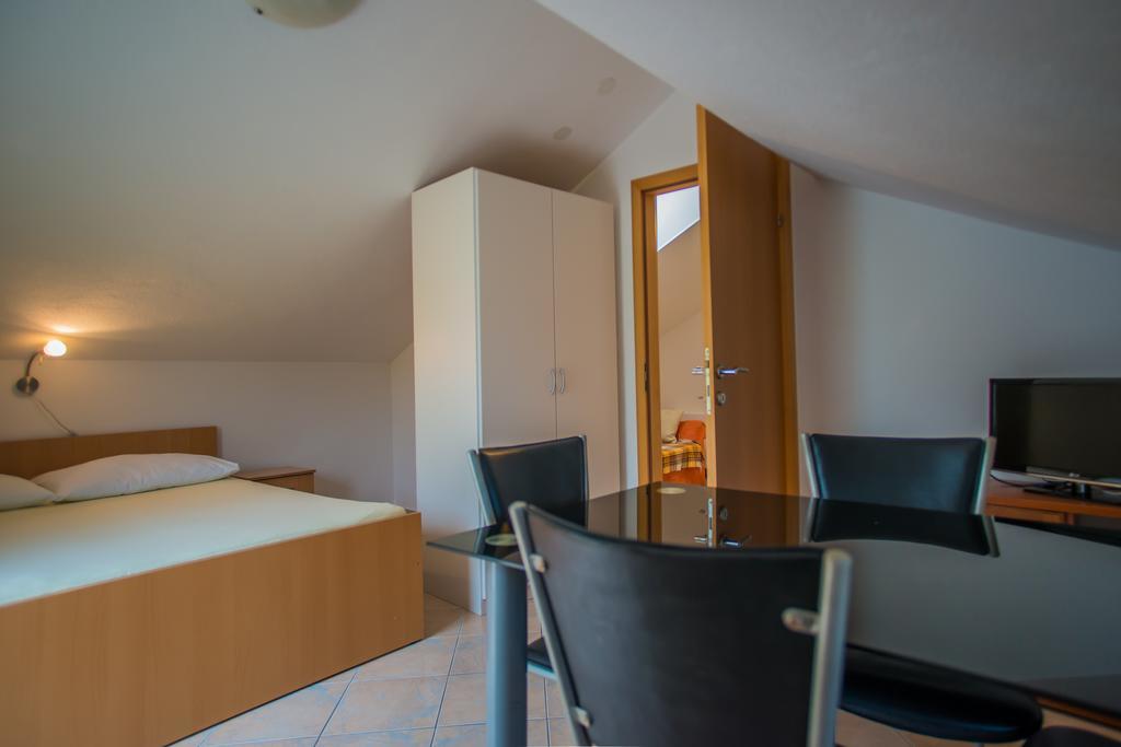 Apartments Nina Promajna Bagian luar foto