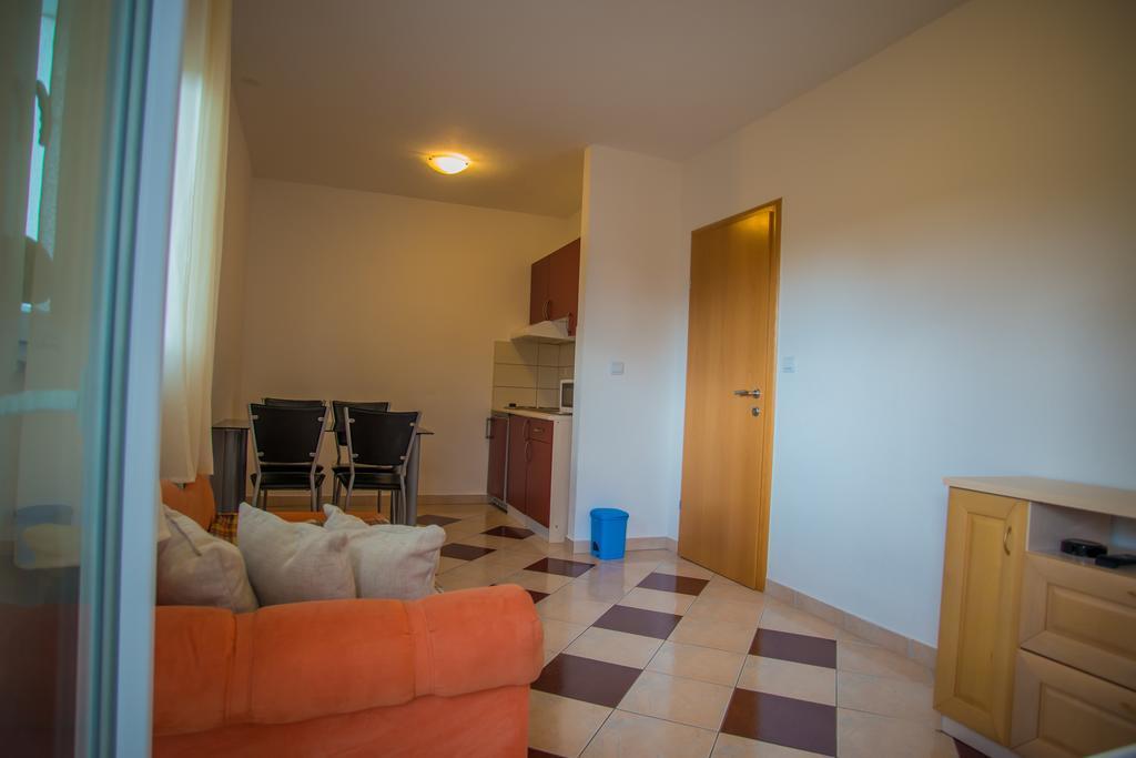 Apartments Nina Promajna Bagian luar foto