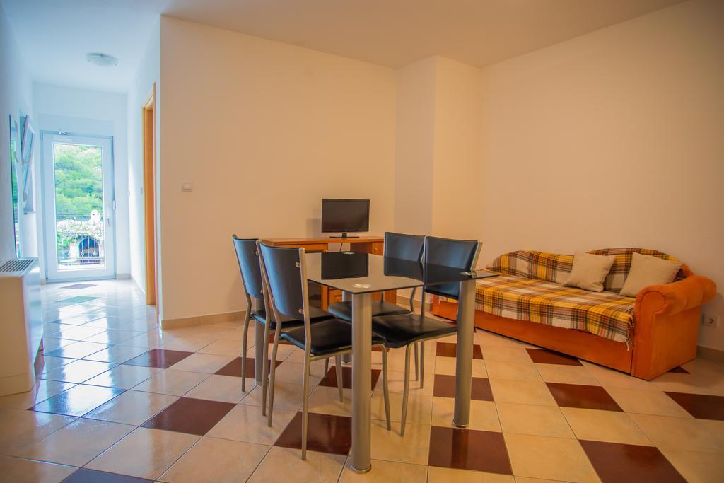 Apartments Nina Promajna Bagian luar foto